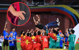 Giải mã chiếc nhẫn "phong thuỷ" của HLV Kim Sang-sik: Có liên quan gì đến cú lội ngược dòng "điên rồ" nhất?