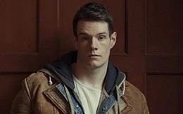 Xem phim Sex Education, ông bố cộc cằn như tôi phải ôm mặt khóc nức nở vì sai lầm cách đây 5 năm