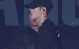 Nam ca sĩ J bị bạn thân "đâm sau lưng", suy sụp đến mức mắc bệnh trầm cảm: "Tôi không muốn sống thêm nữa"