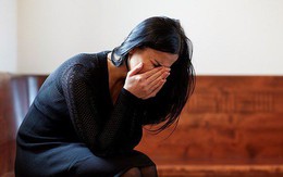 Xin về sớm vì con ốm, đến nhà tôi hoảng hồn với cảnh tượng trước mắt, mẹ chồng vô tư bảo “sợ nó cúm A nên mẹ ngủ riêng”