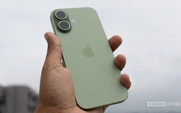 Dù là fan cứng Android, tôi phải "cay đắng" thừa nhận chiếc iPhone này mới đúng là điện thoại của năm 2025