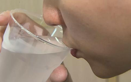 Uống nước thấy 4 dấu hiệu này, coi chừng suy thận sắp ập đến