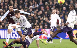 Man United gục ngã ở Villa Park, hụt hơi cuộc đua vô địch