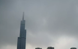 Sương mù phủ TPHCM, nhiều tòa nhà cao tầng mờ ảo trong màn sương