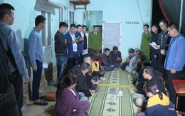 Cảnh sát đột kích một căn nhà, bắt Bùi Thị Hường và 14 người khác