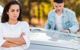 Được bố bán đất chia cho 3 tỷ, vợ chỉ mang về 200 triệu rồi âm thầm mua xe ô tô, cú sốc khiến chồng đòi ly hôn ngay lập tức