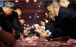 Một công ty nghìn tỷ thưởng Tết 375 tỷ đồng, có năm đãi lẩu nhân viên 10 ngày liền