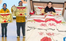 Giải thưởng bá đạo: Trường học tặng chăn ga gối đệm cá nhân hóa cho top học sinh, phụ huynh xin dùng ngay không cần giặt!