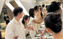 Thường cầm điện thoại theo 3 cách này là biểu hiện của EQ thấp, tuyệt đối tránh khi đi Tất niên công ty