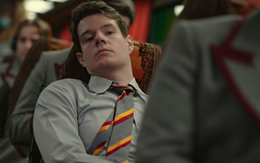 Xem phim Sex Education, tôi bật khóc nức nở: Lần đầu tiên sau 20 năm, tôi mới hiểu vì sao em trai ghét mình như vậy!