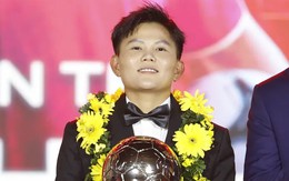 QBV Việt Nam nói lời xúc động 'gửi ba trên trời' khiến MC rưng rưng nghẹn ngào