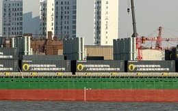 Trung Quốc gây sốc khi hoán cải tàu container thành kho vũ khí với 60 tên lửa