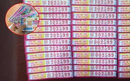 "Ôm" 37 vé số ế giúp người bán, người phụ nữ trúng hết: Hé lộ tiền thưởng lớn