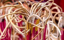 3 dấu hiệu trên bát hương cho thấy gia đình đang được phù hộ