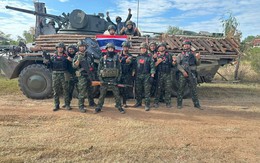 Lính Thái Lan gây ngạc nhiên khi 'bọc gỗ' cho hàng loạt thiết giáp