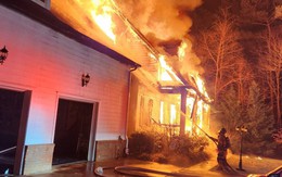 Nhà của huyền thoại thể thao bị nhấn chìm trong biển lửa kinh hoàng, cha qua đời, mẹ nguy kịch