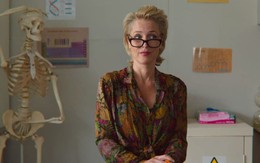 Xem phim Sex Education, nghe đến câu này mà tôi giật mình: Bao lâu nay tôi đã quá u mê, suýt thì hại con mình