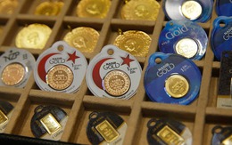 Đánh cắp 25 kg vàng, 50 kg bạc với tổng giá trị hơn 92 tỷ đồng, nhân viên tòa án bỏ trốn ra nước ngoài cùng vợ con