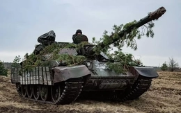 Xe tăng M55S ở tuyến sau bắt đầu ào ạt vào trận chiến