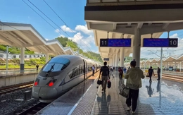 Khách Việt kể chuyện du lịch Trung Quốc, đi tàu chạy 300km/h có dịch vụ lạ, nhận xét: "Quá xứng đáng!"