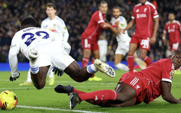 Liverpool tiếp tục trượt dài, Salah tuyên bố "cạch mặt" HLV Arne Slot