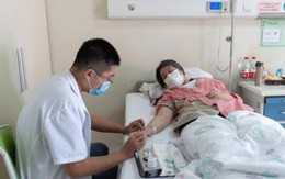 Hai mẹ con cùng uống một loại sữa mỗi ngày đều bị ung thư gan: Bác sĩ tiết lộ lý do, người mẹ gục xuống hối hận