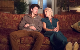 Xem phim Sex Education, tôi đột nhiên tôi hiểu ra vì sao ngày xưa khi mình nổi loạn, mẹ chỉ cười trừ không thèm chấp