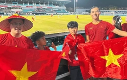 Dạy con yêu quê hương từ những ngày cùng bố theo đội tuyển Việt Nam