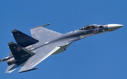 Su-35S hộ tống Su-34 không kích chính xác mục tiêu của đối phương