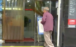 Tài khoản bỗng cộng thêm 3,5 tỷ đồng, người đàn ông đến ngân hàng trả lại thì được thông báo: Đây là tiền của ông!