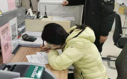 Tài khoản bỗng cộng thêm 1,01 tỷ đồng, người phụ nữ lập tức đến ngân hàng trả lại thì được thông báo: Đừng vội làm vậy!