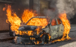 Người đàn ông Trung Quốc chi 530 triệu mua ô tô điện, mới dùng 15 ngày đã phát nổ, thiệt hại 1,5 tỷ đồng nhưng bị từ chối bồi thường: Tòa án phán quyết ‘‘lỗi cũng do chủ xe’’