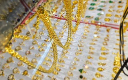 Vì sao Ngân hàng Nhà nước không quản lý giá vàng?