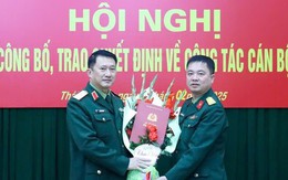 16 cán bộ Quân khu 1 nhận quyết định điều động, bổ nhiệm, nghỉ công tác và nghỉ hưu