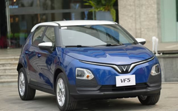 Đề xuất tiếp tục miễn lệ phí trước bạ với ô tô điện đến 28/2/2027