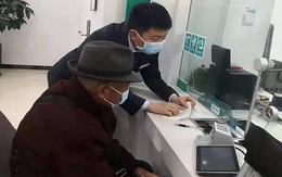 Biết khách hàng bị lừa đảo, nhân viên ngân hàng vẫn lập lệnh chuyển hơn 200 triệu đồng, cuối cùng lại được tuyên dương, khen thưởng