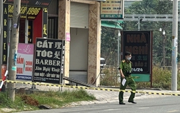 Bé trai 4 tháng tuổi tử vong bất thường trong khe thoát hiểm ở Bình Dương