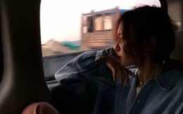 Chuẩn bị lên xe về thành phố sau mấy ngày Tết, bố chồng lén cầm tay yêu cầu 1 việc khiến con dâu khóc suốt 1.500 km