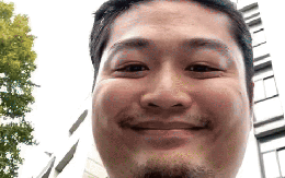 Chồng đi dép lê, mặc đồ bộ bị coi thường cho đến khi vợ lộ diện, netizen: Anh này chắc chắn là đại gia