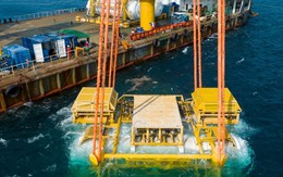 Đưa "quái vật" khủng dài 18 mét, nặng bằng 1.000 chiếc ô tô xuống biển, Trung Quốc đang làm gì?