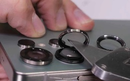 Một thứ rất đẹp trên S25 Ultra hóa ra là "đồ giả", dùng dao là cạy ra được: Thiết kế khó hiểu của Samsung