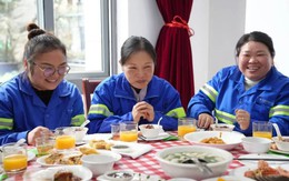 Mang 3 thứ này đi khai xuân, bạn sẽ bị cả công ty chê là EQ thấp, khả năng thăng tiến gần như bằng 0