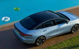 Hãng xây nhà máy 4.100 tỷ ở Việt Nam có xe ngang cỡ Elantra, ăn xăng 2,9L/100km, giá quy đổi 290 triệu