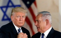 Ẩn ý của Thủ tướng Israel khi tặng Tổng thống Mỹ Trump máy nhắn tin mạ vàng