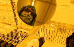 Thiết bị nhiều người dùng này tưởng đã chết từ lâu, ai ngờ được hồi sinh nhờ "tia laser nhỏ hơn hạt muối"