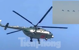 Biên đội tiêm kích Su-30MK2 bay trên bầu trời Bình Dương