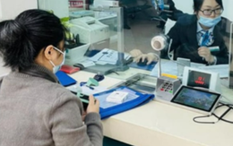 Nhận 105 tỷ đồng từ tài khoản lạ, người phụ nữ đến ngân hàng trả lại, nhân viên tuyên bố: Số tiền này là của chị!