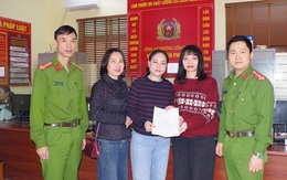 Phát hiện tài khoản có thêm 400 triệu đồng, nhưng không thấy ai liên hệ đòi tiền, cô gái sinh 1994 người Hà Nam lập tức báo công an phường