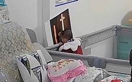 Gửi con về quê nhờ ông bà chăm, người cha chết lặng trước cảnh tượng không ngờ qua camera