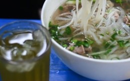 Có nên ăn phở, uống trà đá cùng lúc?